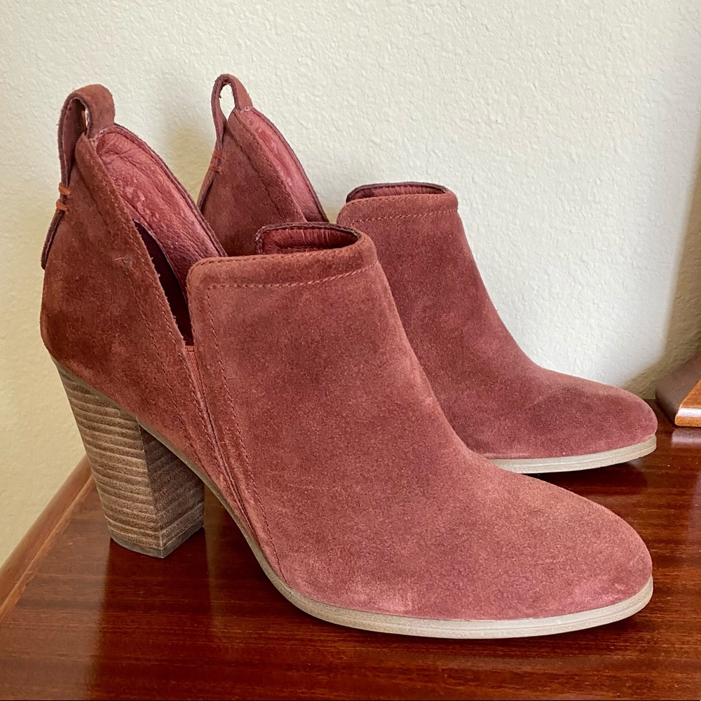 NWOT Vince Camuto Maroon Suede Booties
